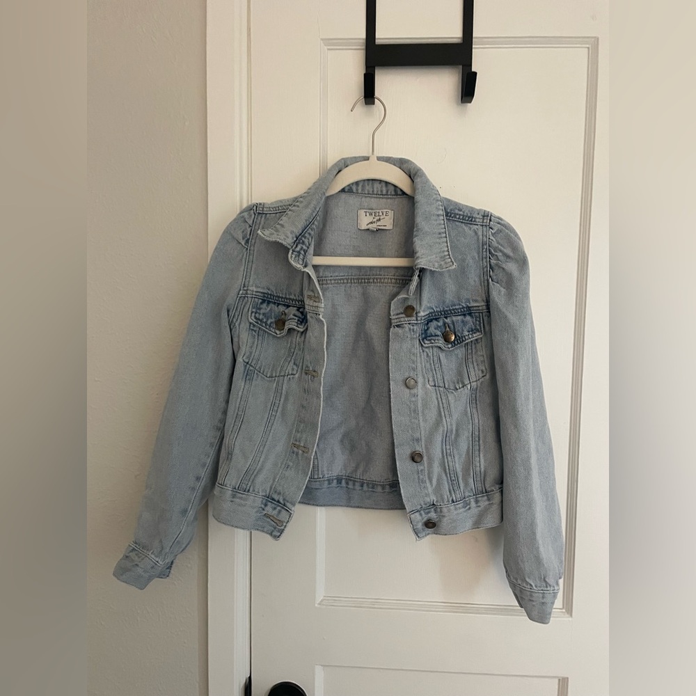 Avara fitted denim jacket size small